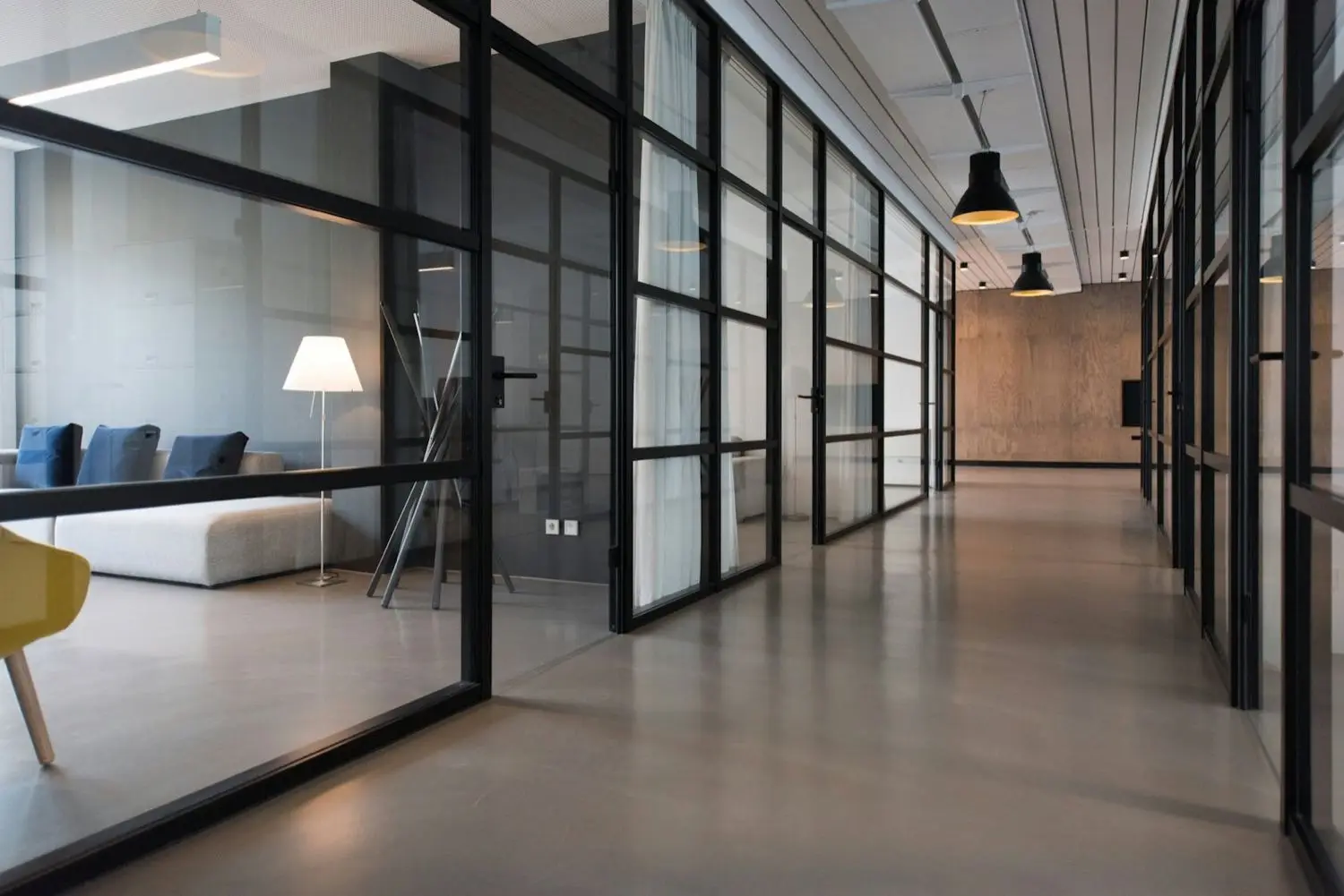 Bureaux modernes propres et lumineux entretenus par BlueOtter