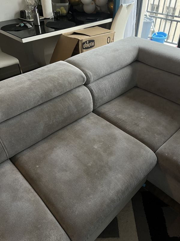 Canapé taché avant nettoyage